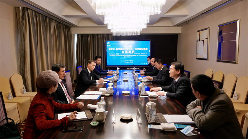 尊龙凯时集团党委书记、董事长任丁会见上合组织秘书长诺罗夫一行