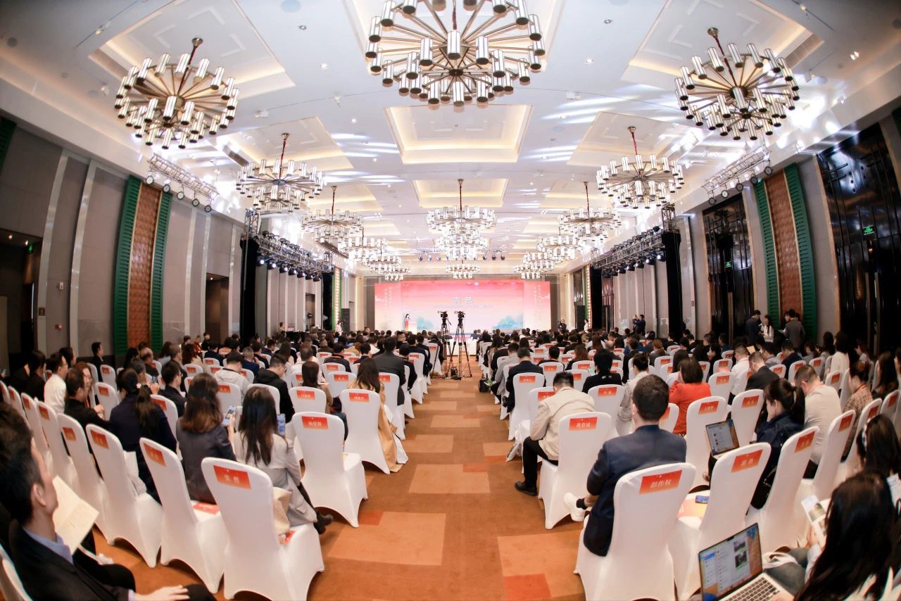 川渝文化旅游企业联盟、四川省文化旅游企业联盟2023年会在蓉开幕 游勇主持活动开幕式