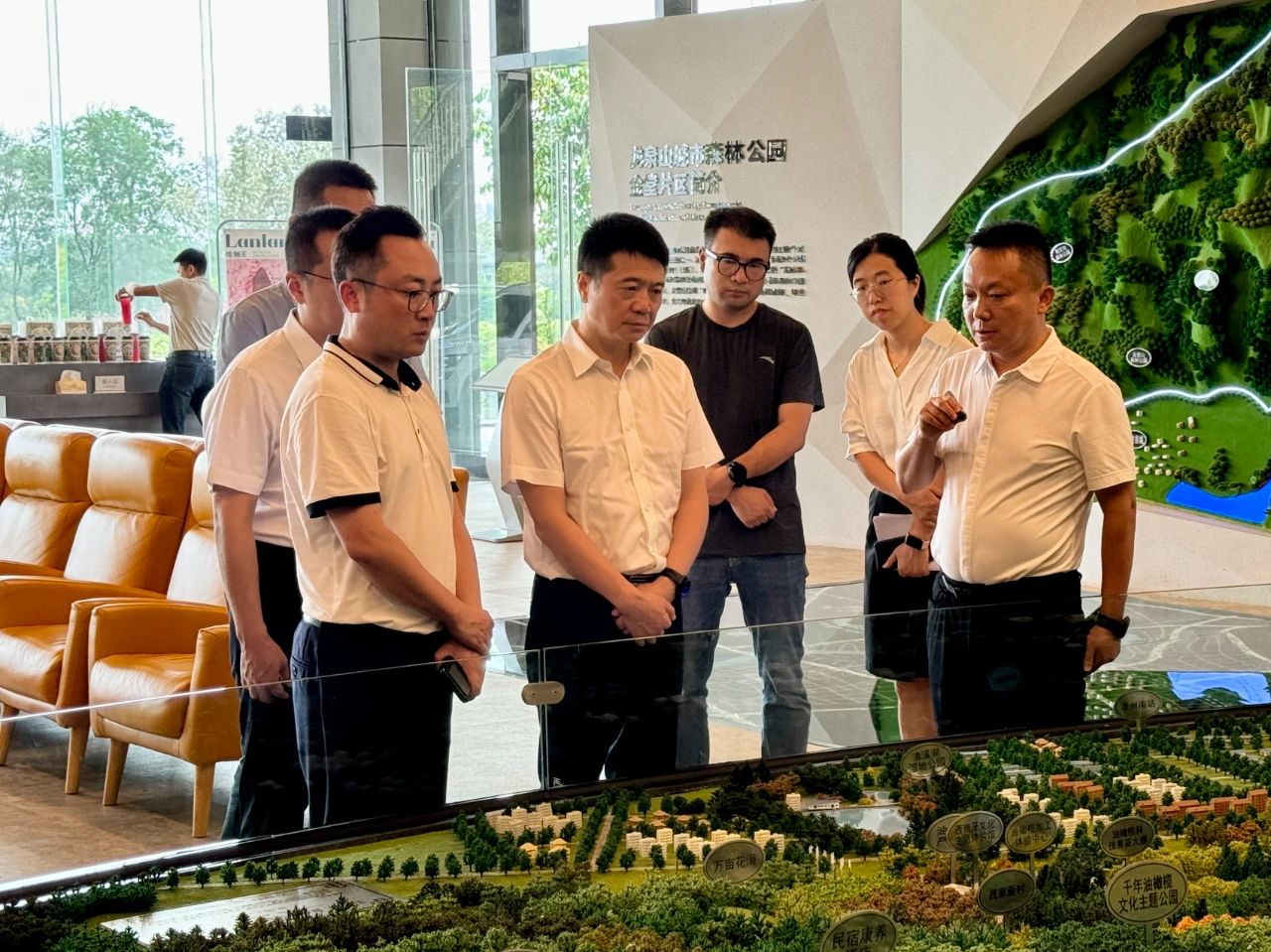 省尊龙凯时集团党委书记、董事长游勇带队赴聚峰谷项目开展汛期安全生产检查并调研生产经营情况